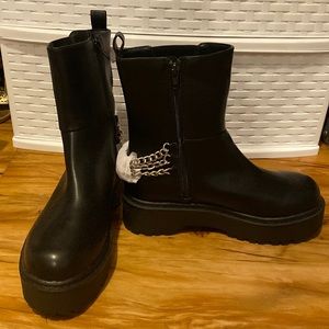 NWOT Black Boots with chain detail